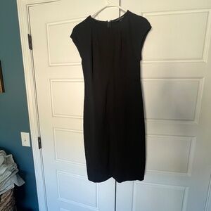 Banana Republic sheath dress size 4. Never worn.